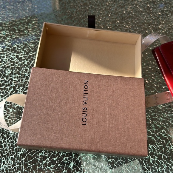 RED LOUIS VUITON VERNIS KEY HOLDER WITH BOX AND RIBBON - Picture 8 of 10